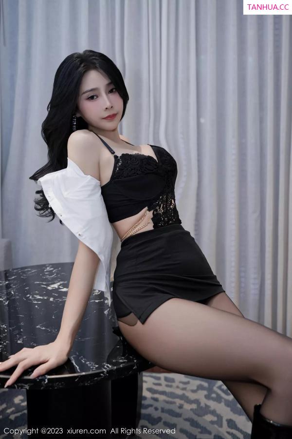 草莓  [XiuRen]高清写真图 2023.12.05 No.7761 草莓mm 黑丝美腿第29张图片